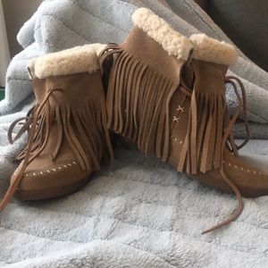 Koolaburra fringe wedges